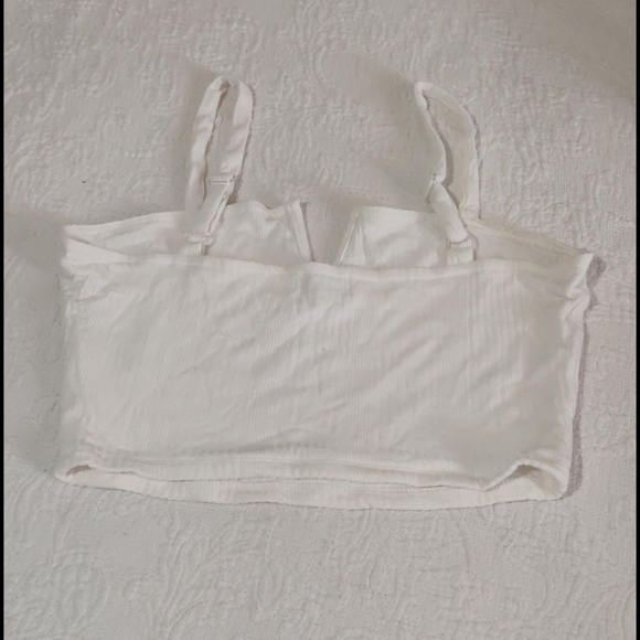 MADISON BERKELEY  WHITE WHITE V CROP TOP SMALL - Picture 3 of 6